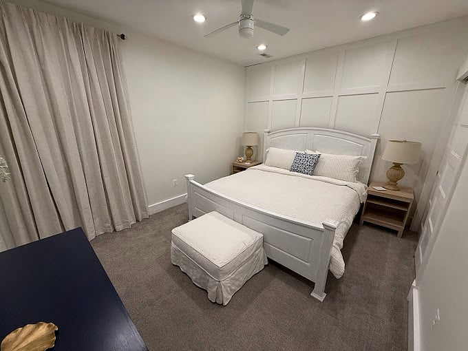 2nd bedroom with King size bed and closet.