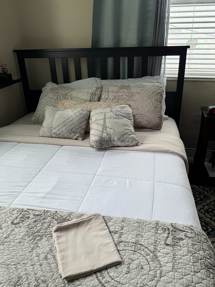 Bedroom #2 - Queen size bed