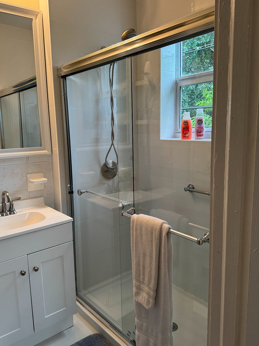 Bathroom - fully stocked with shampoo, toilet paper, towels, mothwash, toothpaste, etc.