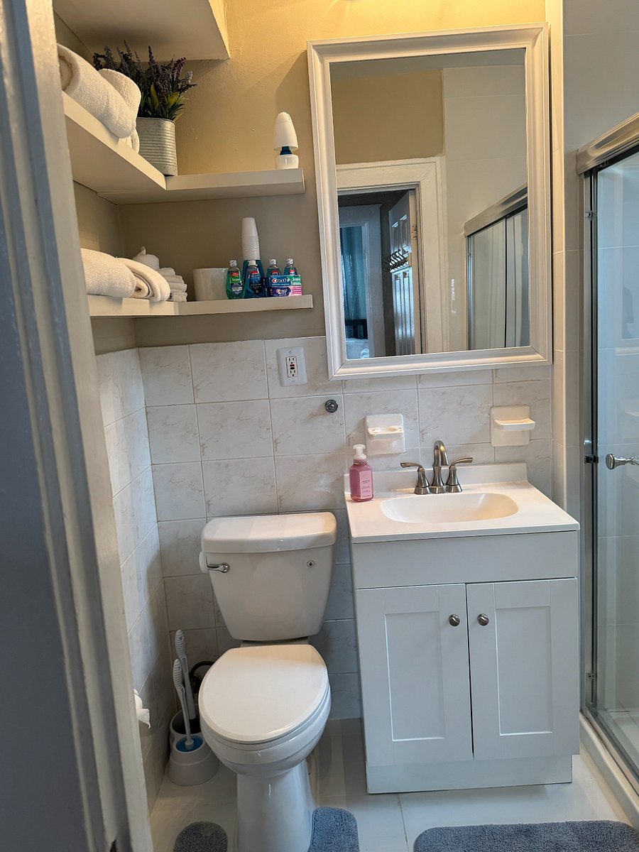 Bathroom - fully stocked with shampoo, toilet paper, towels, mothwash, toothpaste, etc.