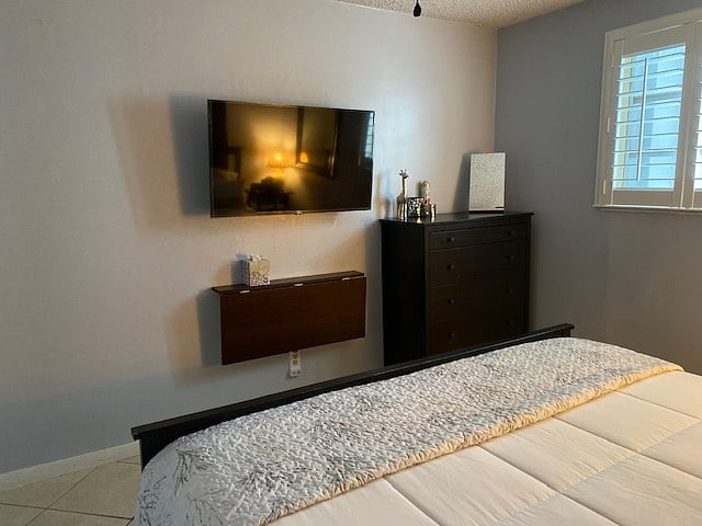 Main Bedroom: LG 43" 4K smart TV, w/ full cable package, dresser, mirror on dresser.