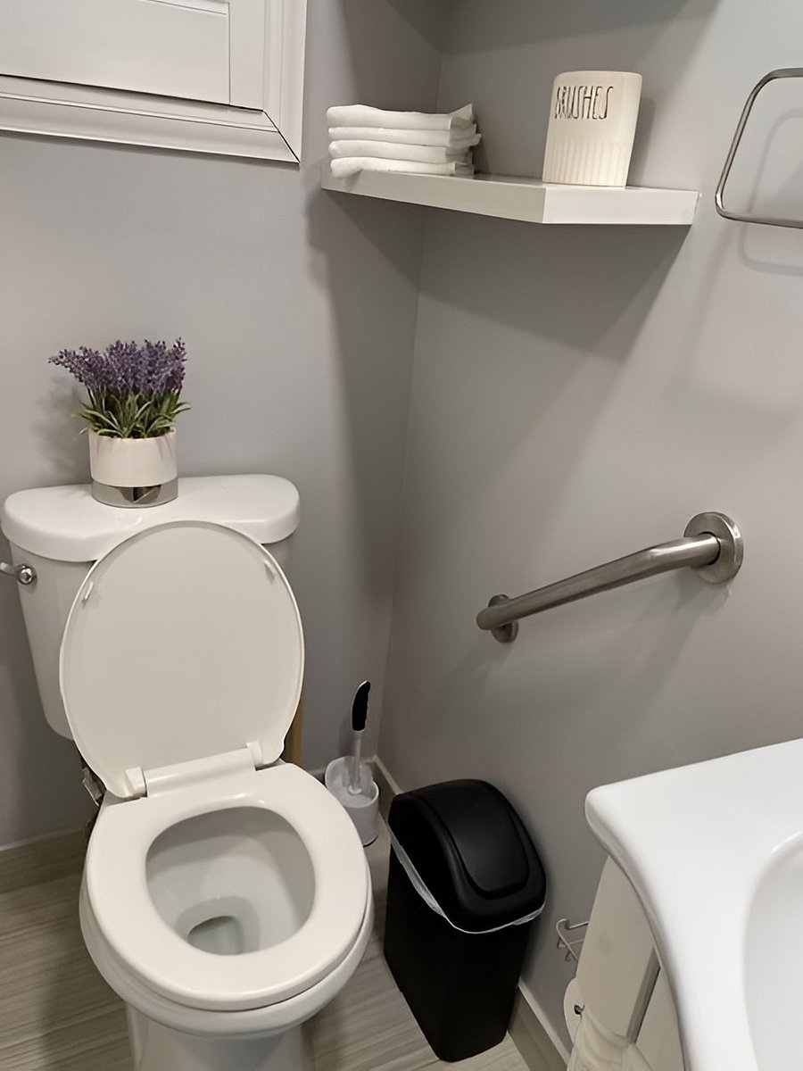 Bathroom: Toilet support bar, starter set toiletries provided.