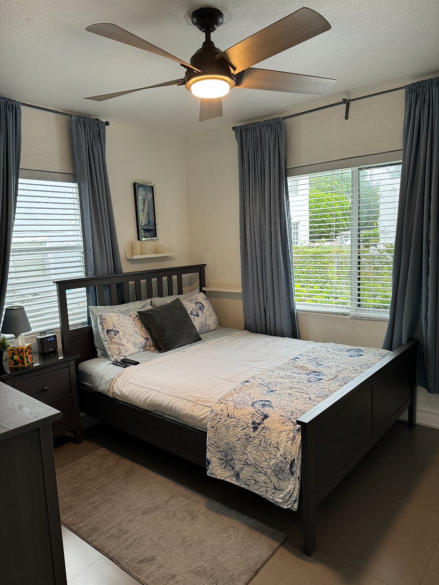 Bedroom #2:  Queen size bed