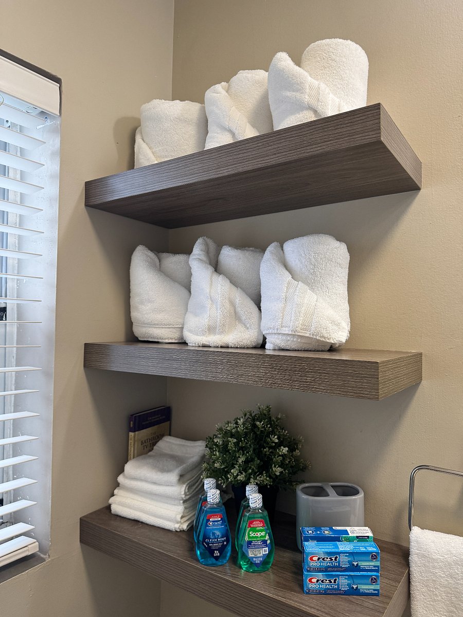 Bathroom: Amenities include a starter set of towels, face cloths, body soap, toilet paper, shampoo, conditioners, toothpaste, and mouthwash.