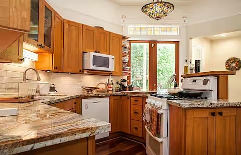 Kitchen (fridge is on wall behind photographer)