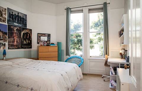 Room 1. (decor is now taken down, was daughter's room when photos taken)