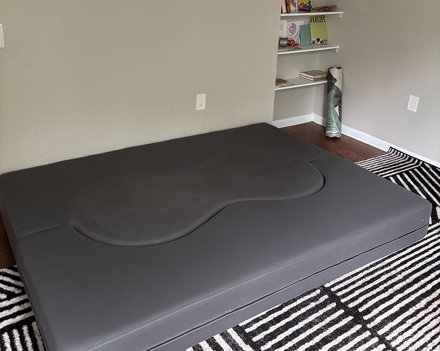 Full Size Convertible Couch/bed with linens