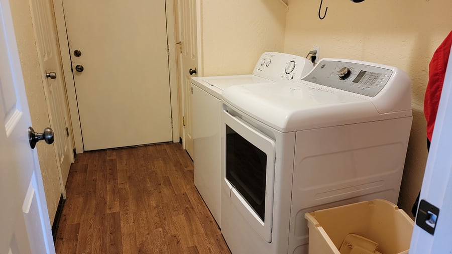 LAUNDRY ROOMLIVIN