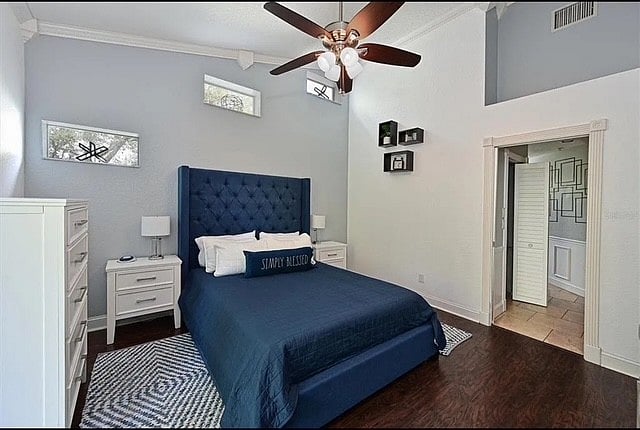 master bedroom Queen bed