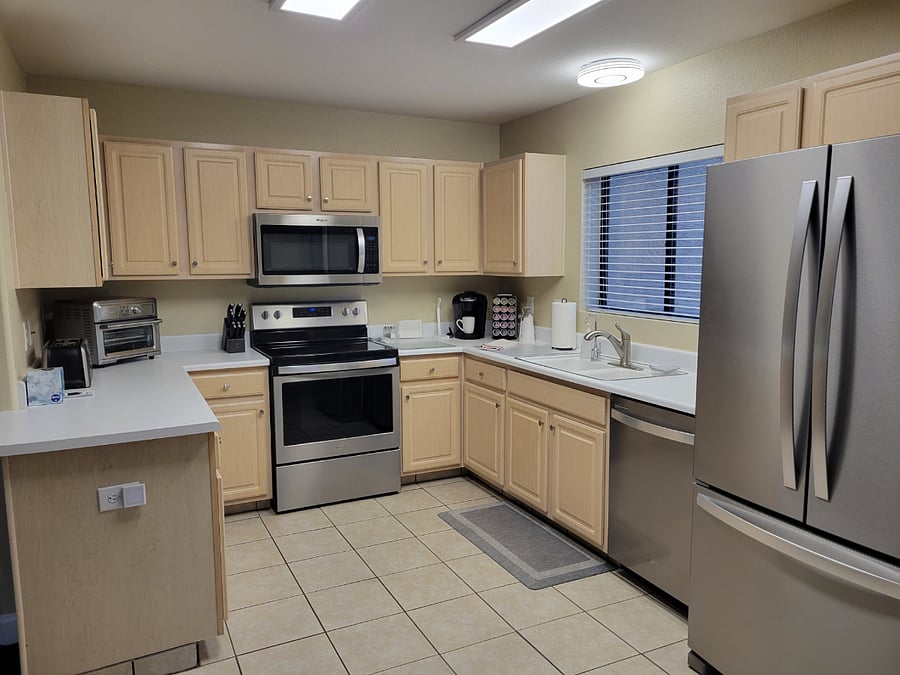 Full kitchen