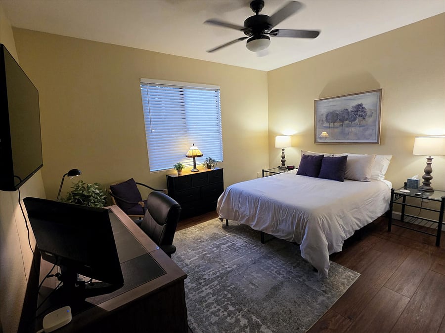 Office/guest bedroom