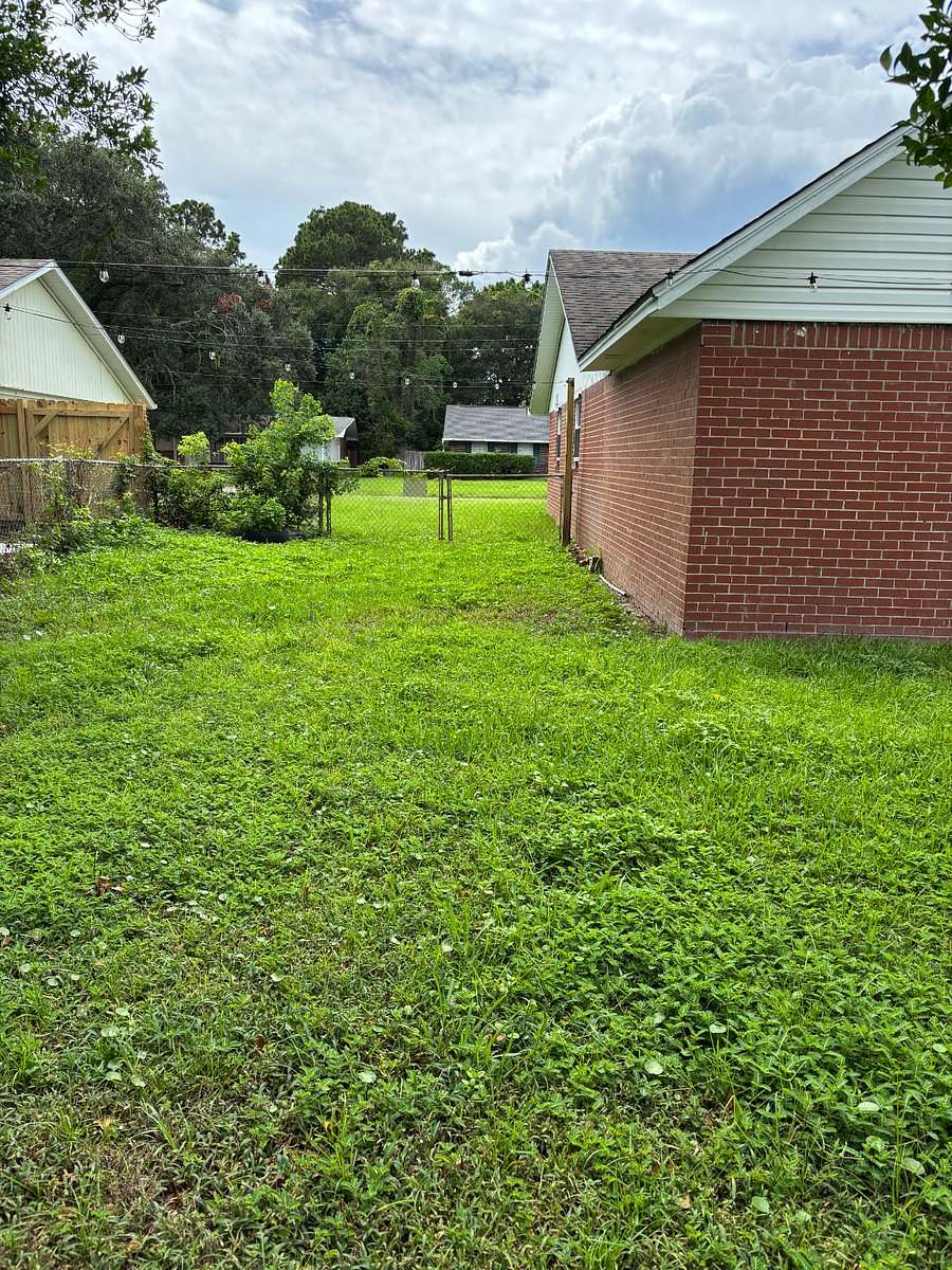 Side gate allows access while keeping your pet safe/secure