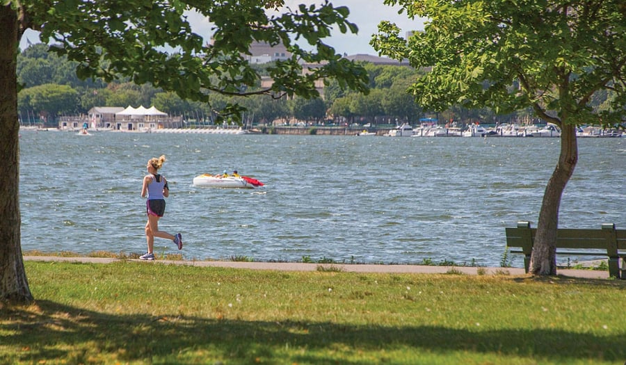 NEIGHBORHOOD VIEW (NEARBY ACTIVITIES) -- CHARLES RIVER