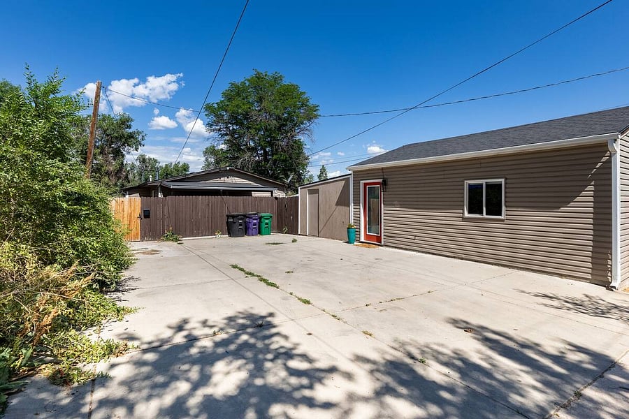 The guest house is easily accessible via the alley (2 guest parking spaces available closet to the unit)