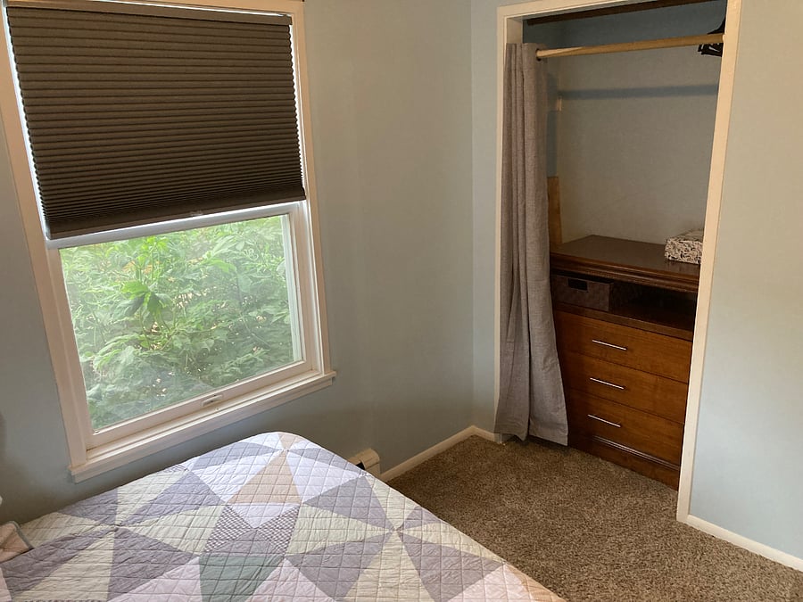 Queen room