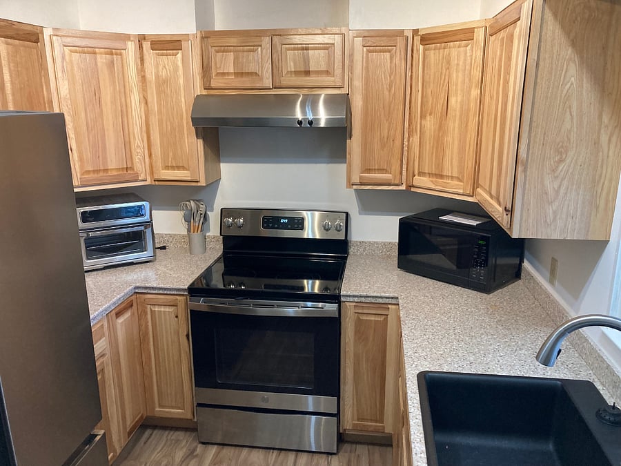 Kitchen W/microwave & countertop convection oven/air fryer