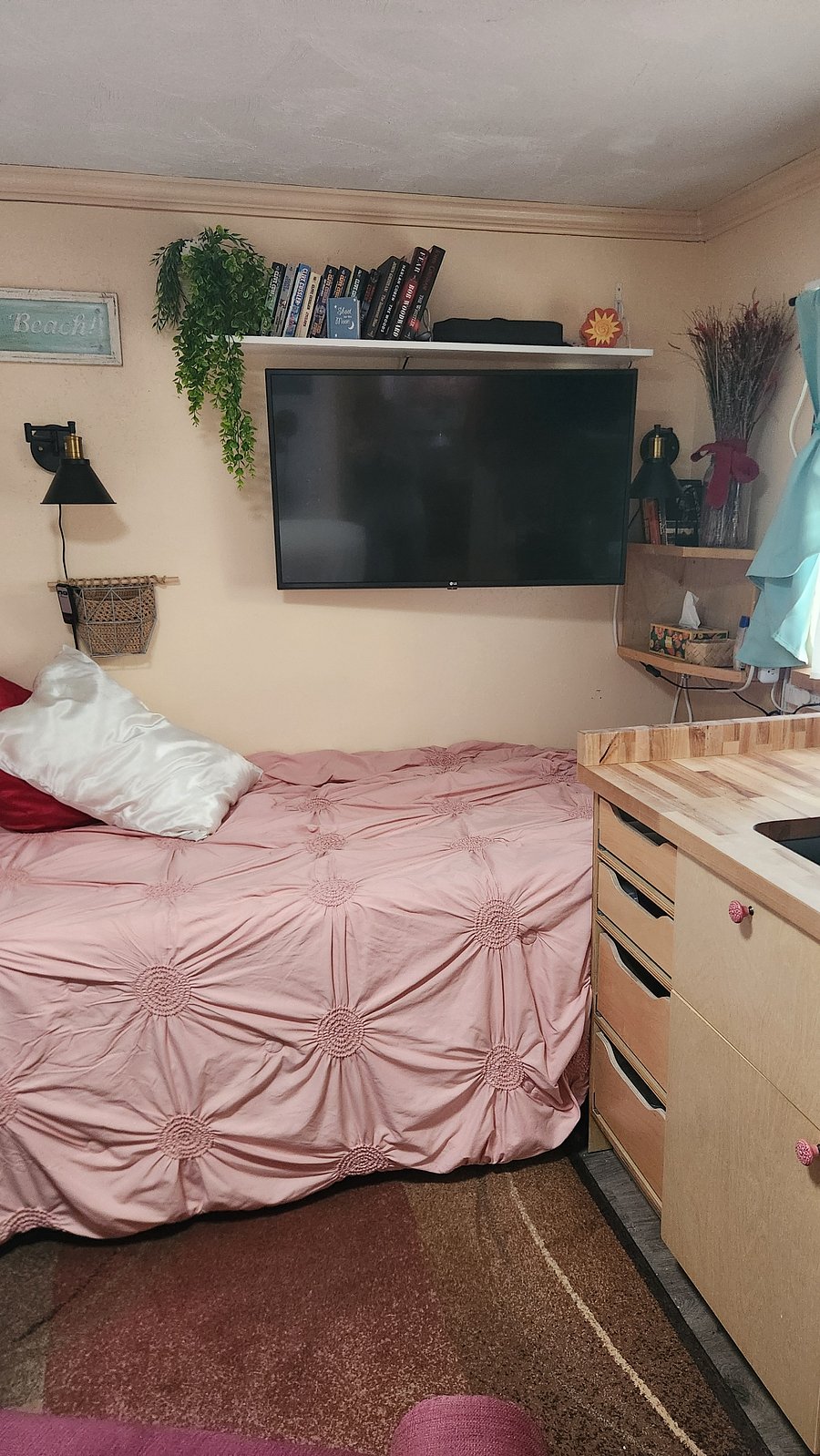 Large tv with ROKU soundbar