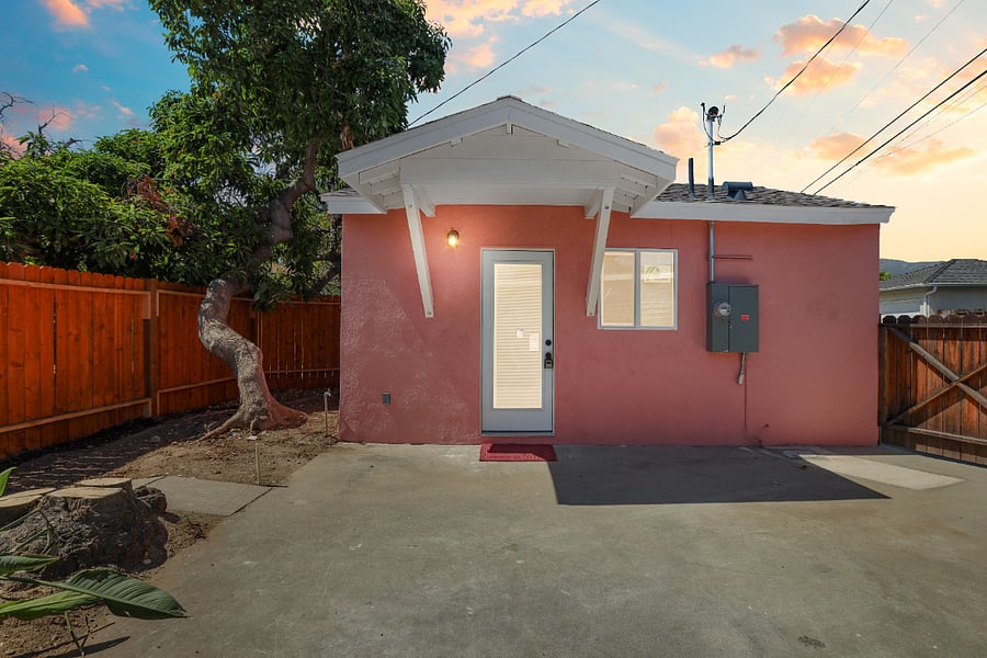 Bubblegum Bungalow - 5 mi to ONT airport