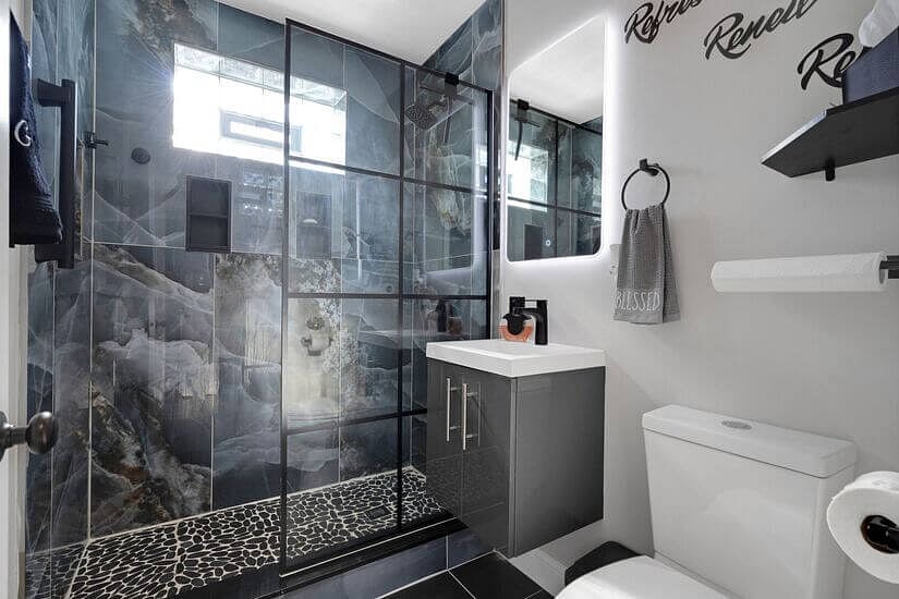 Full Bathroom Upstairs