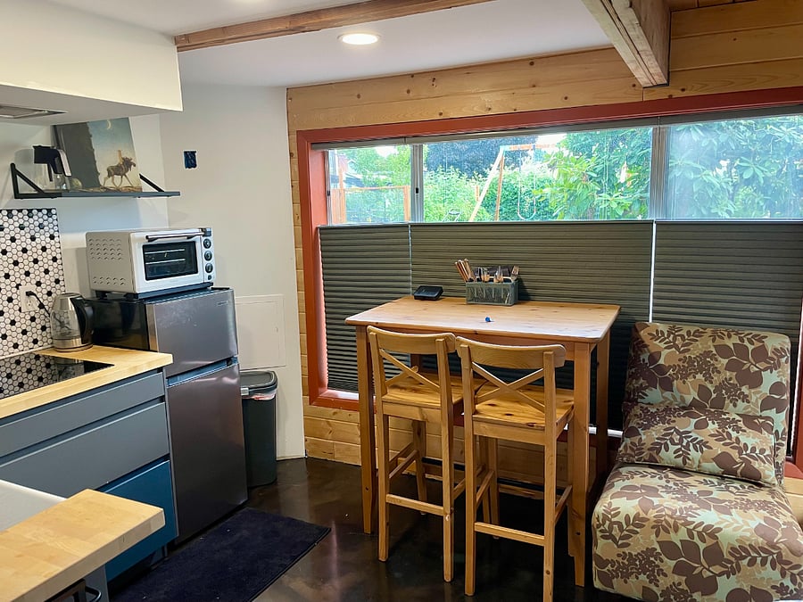 kitchen/dining table
