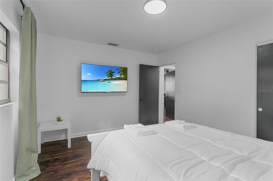 3rd bedroom (Queen)