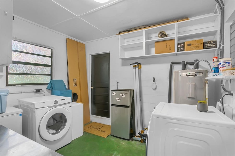 Storage room / laundry room.
