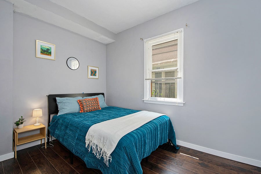 Bedroom 2 - Main Floor
Full Bed
