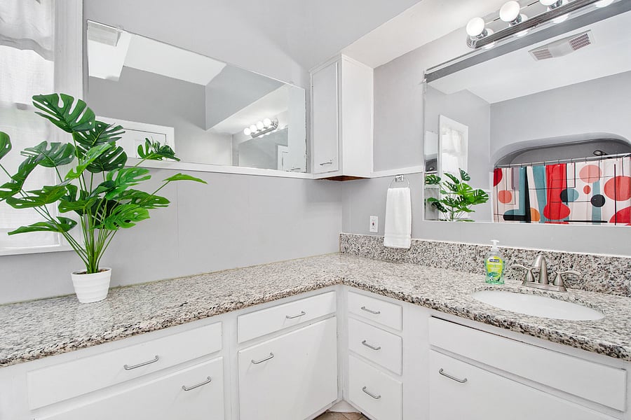 Bathroom 1 - Main Floor