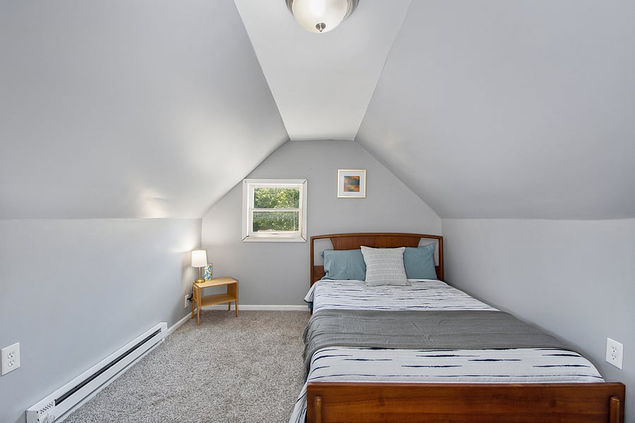 Bedroom 4 - Upstairs
Full Bed