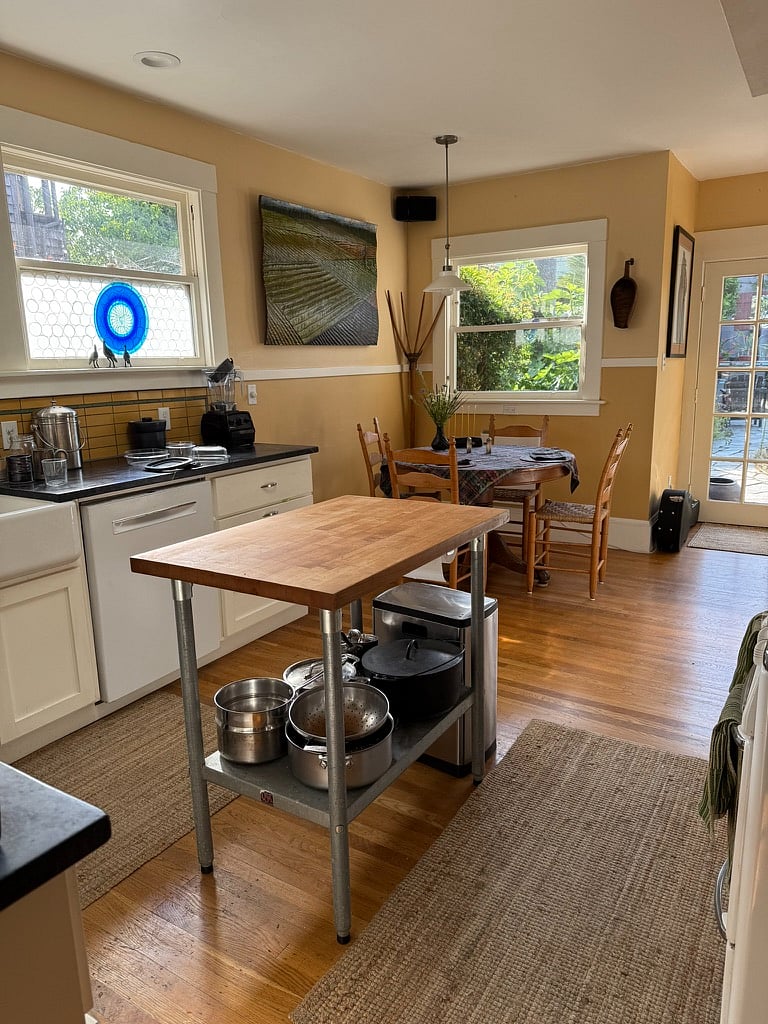 Sunny eat-in kitchen