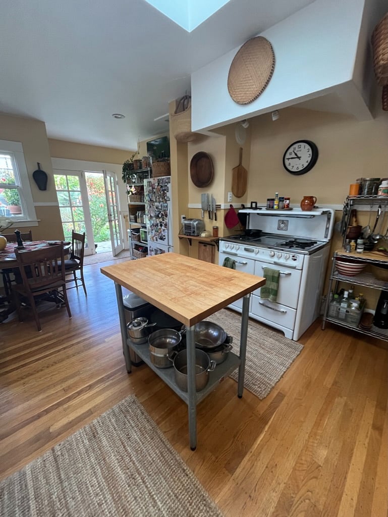 Check out the Wedgewood gas stove and oven!