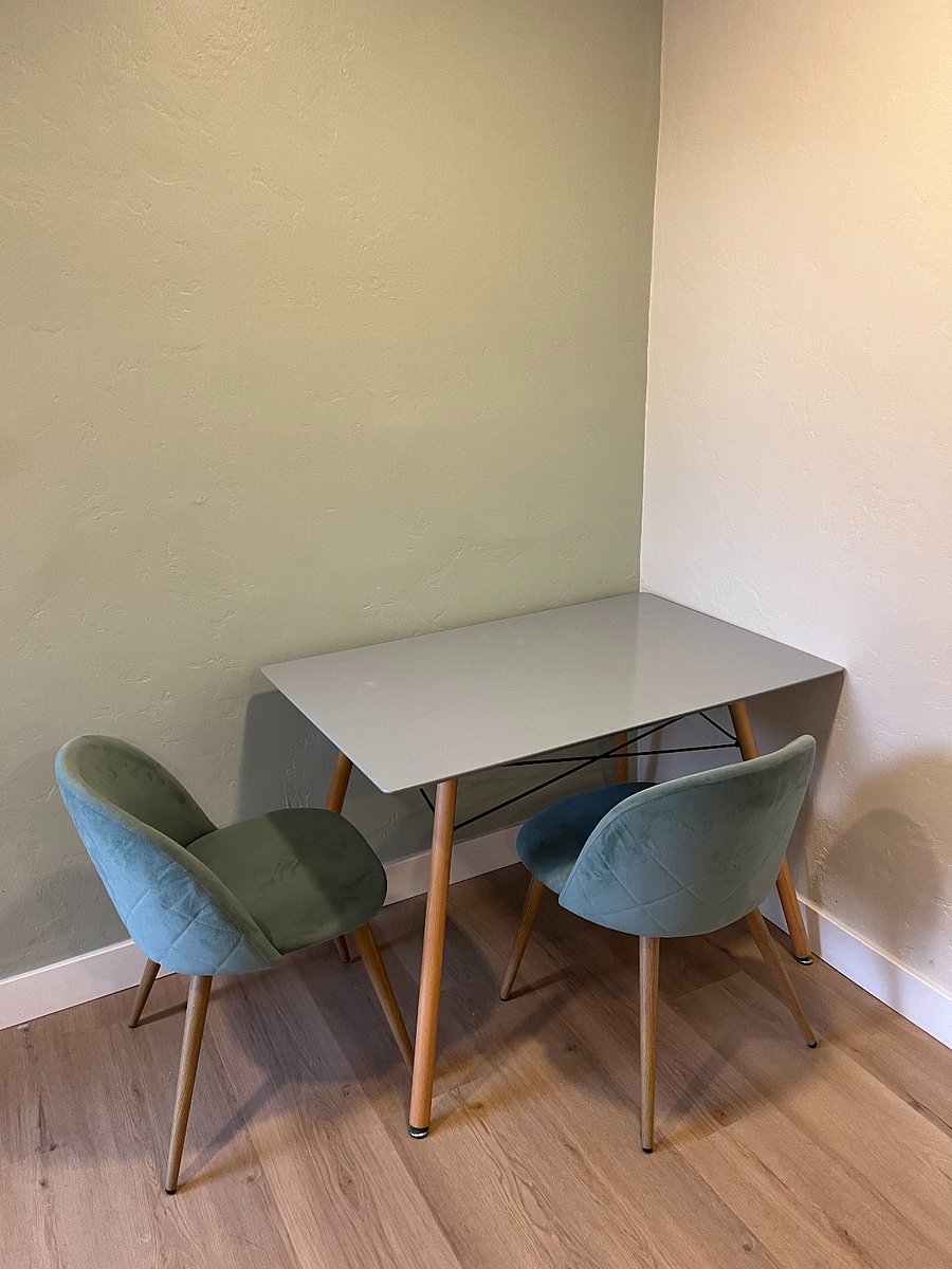 Nice table with comfy chairs for dining/work space