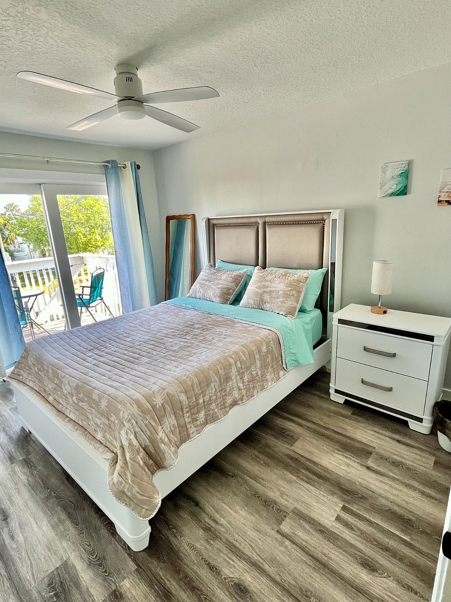 Bedroom 1 - queen bed and balcony