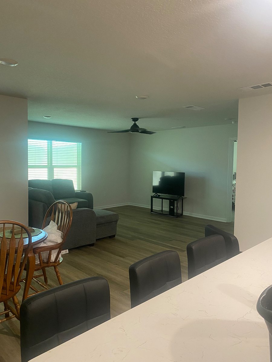 Living room with smart TV and Roku hook up for several free streaming channels.