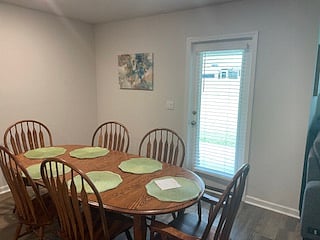Dining room, seats 6