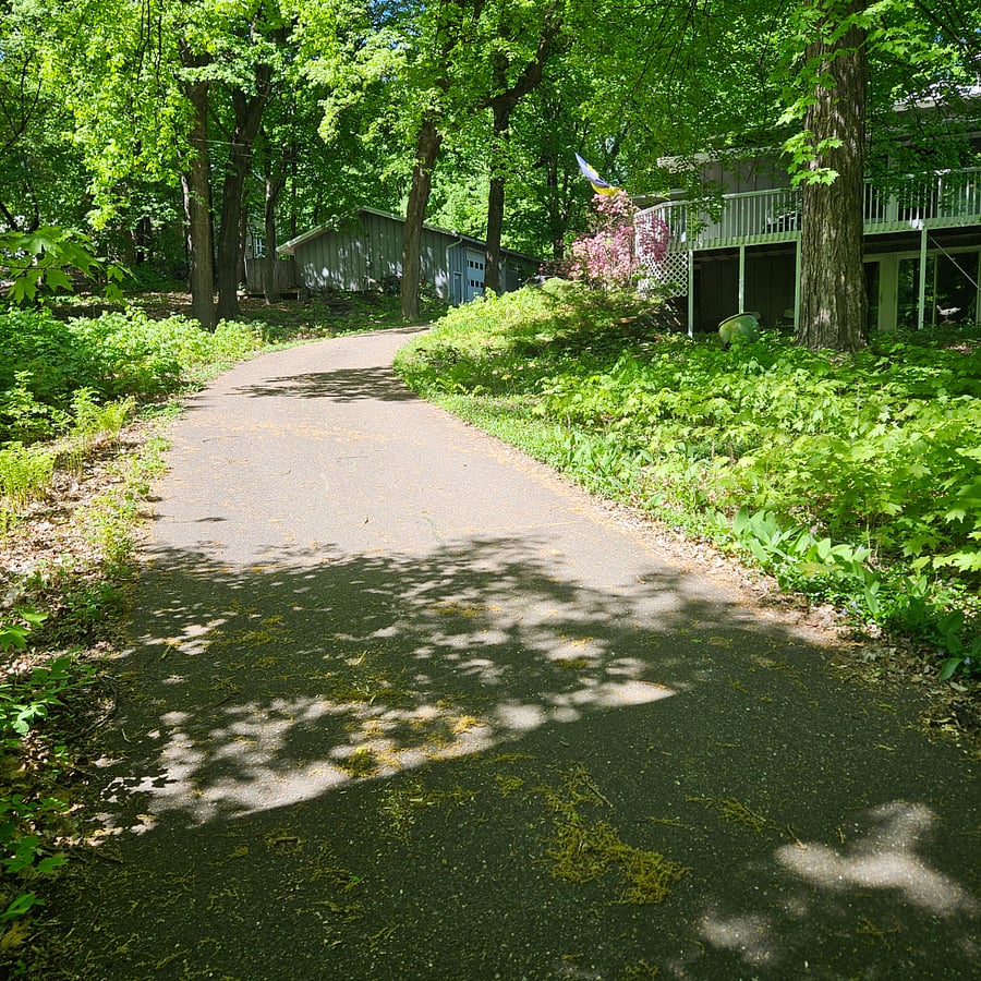 Circular entrance from left