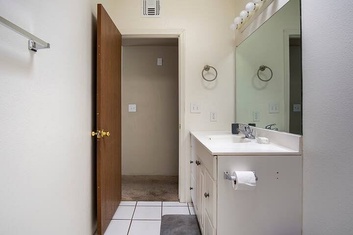 Furnished Finder property 864110_1 photo 14