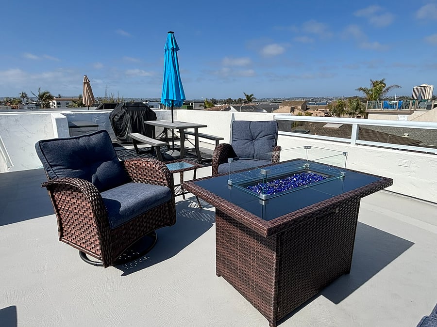 Plenty of space to BBQ, relax in the swivel chairs or strech out on the sofa!