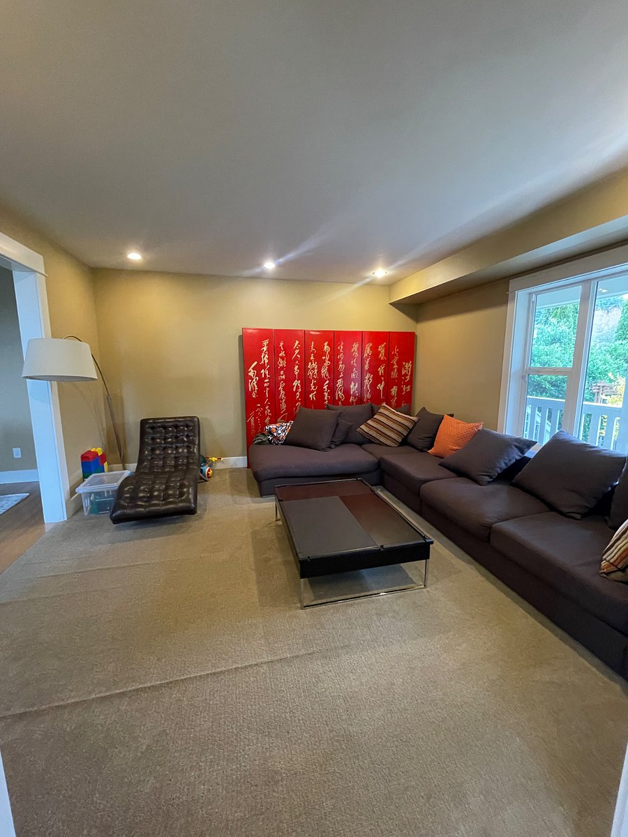 Spacious, living room, Perfect for Netflix viewing and more