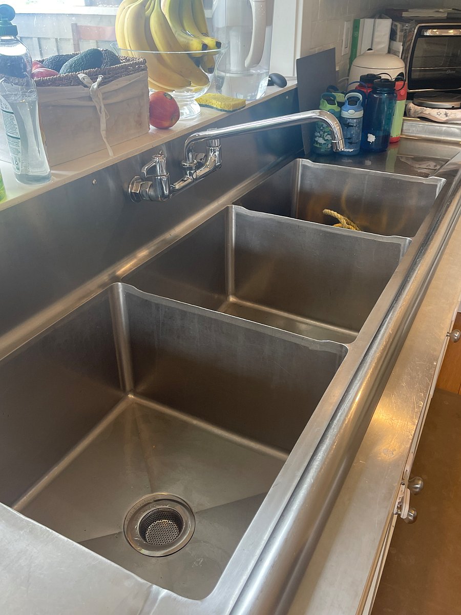 Love to cook?  Amazing chef's kitchen with this rarely seen 3 bucket sink