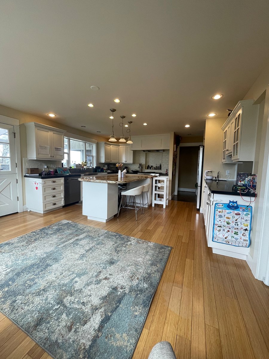 Another pix of the kitchen