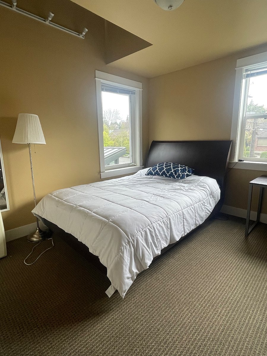 Bedroom#2: Queen bed, desk, smart tv, spacious closet