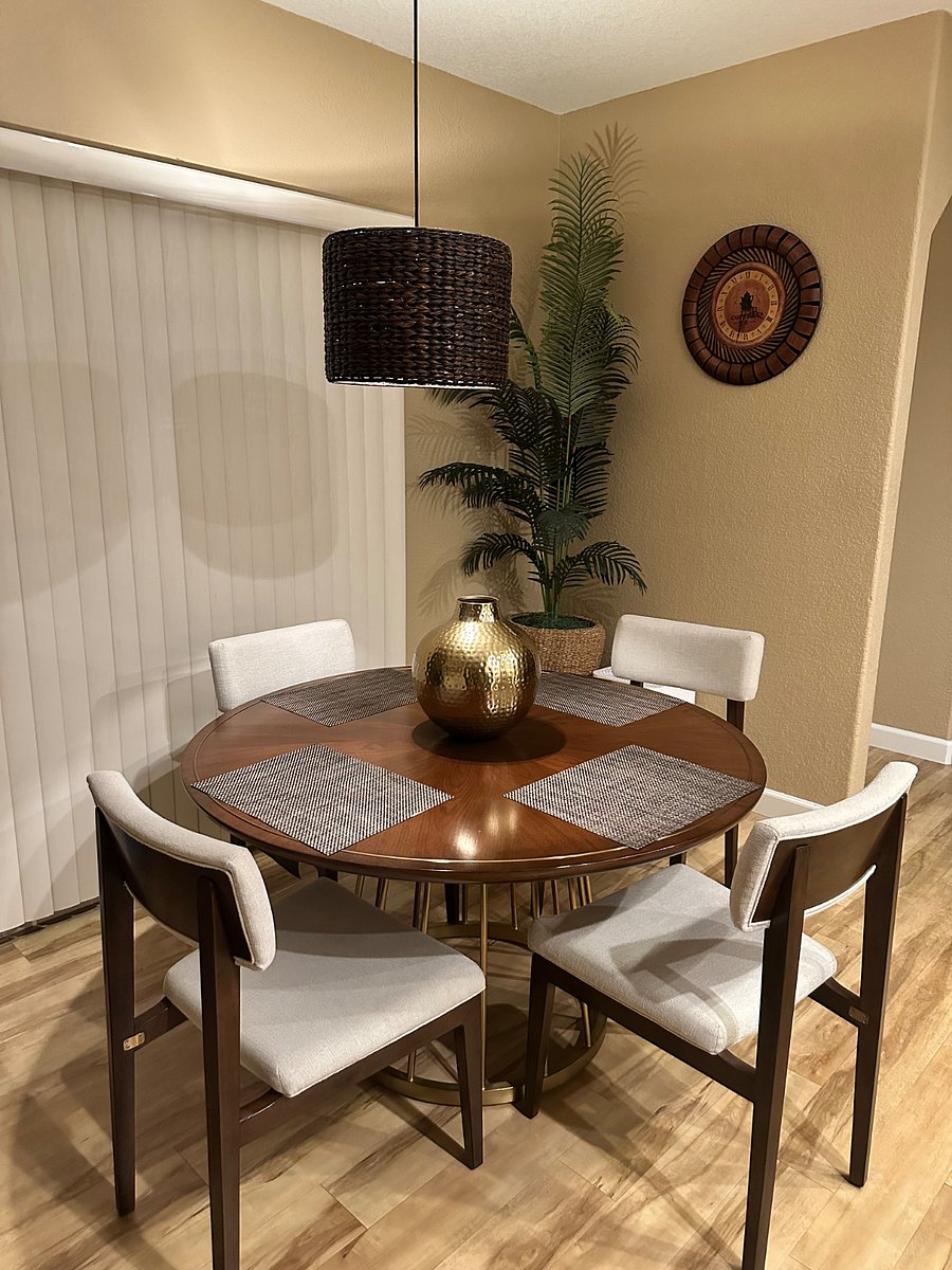 Kitchen Eating Area