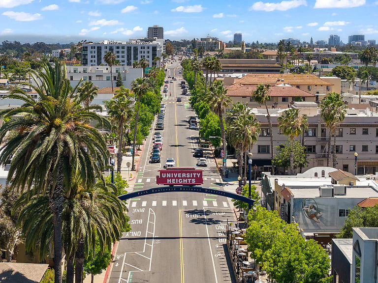 The heart of the University Heights business district is only two blocks away! There are restaurants, coffee shops, bars, breweries, and wine bars just around the corner.