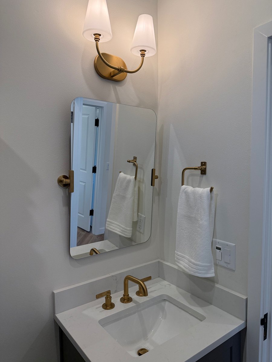 Dimmable bathroom lighting