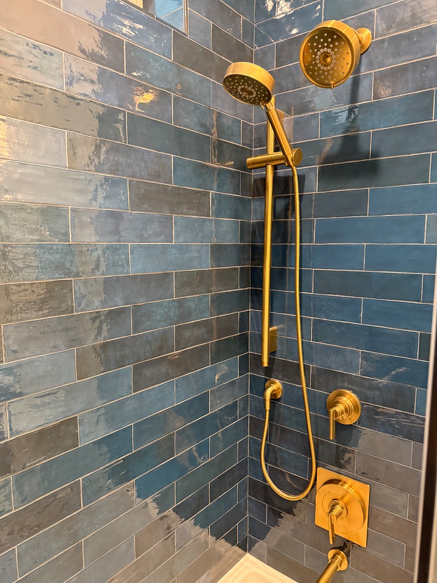 Rain shower head with side sprayer