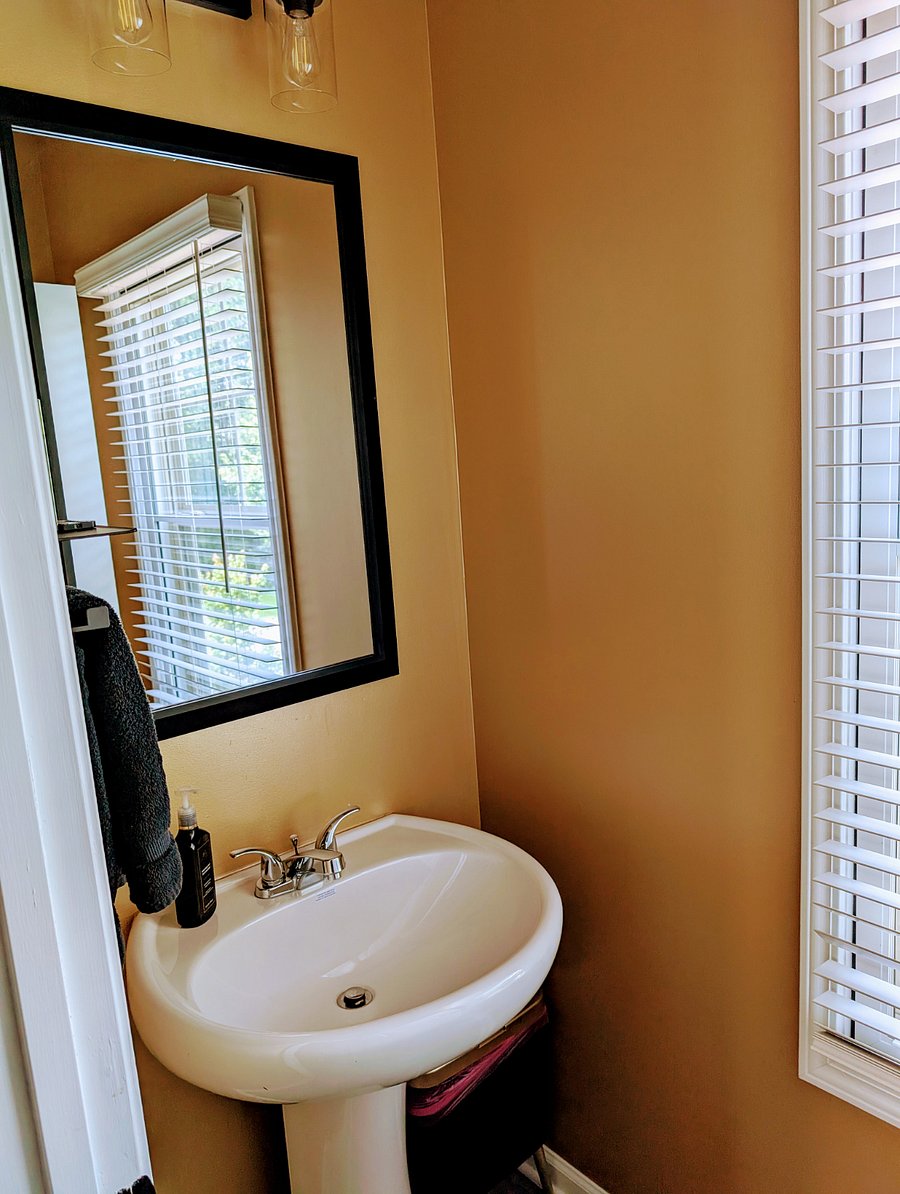 2nd-level Half Bath