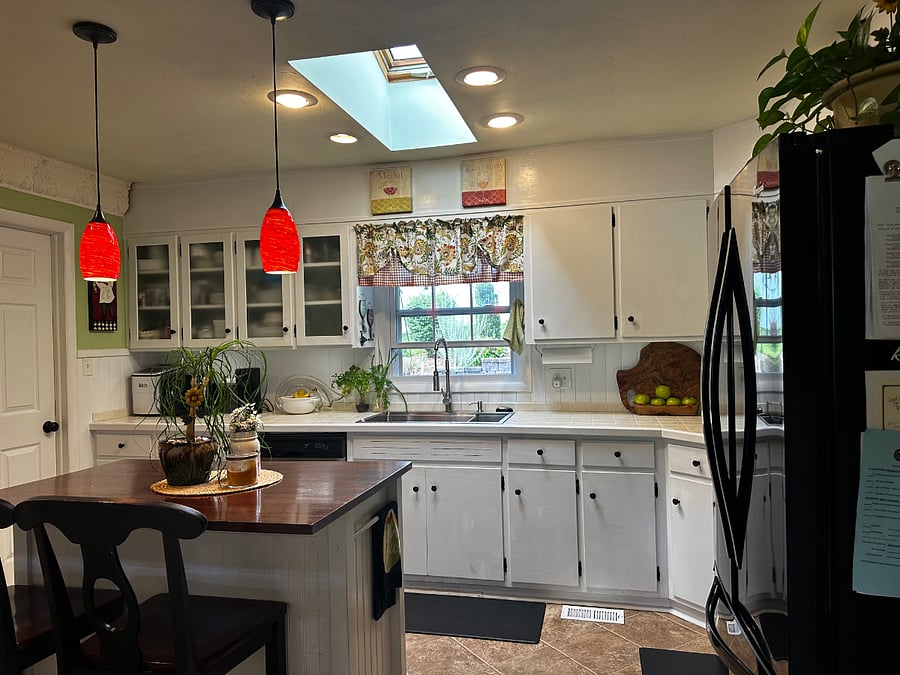 Fully equipped, shared kitchen