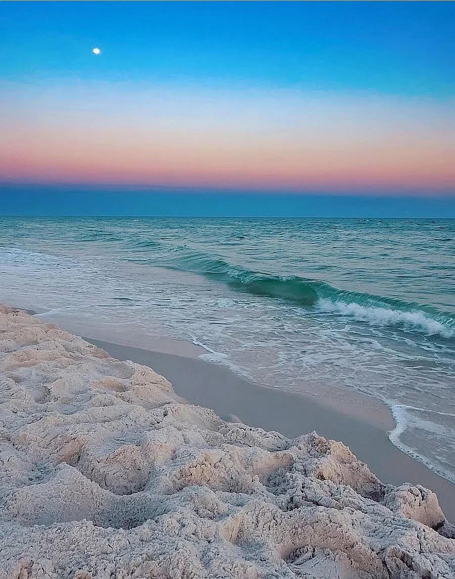 Come experience one of Florida's most beautiful beaches at The Suite Spot at The Palms of Destin. Book your next beach vacation TODAY!