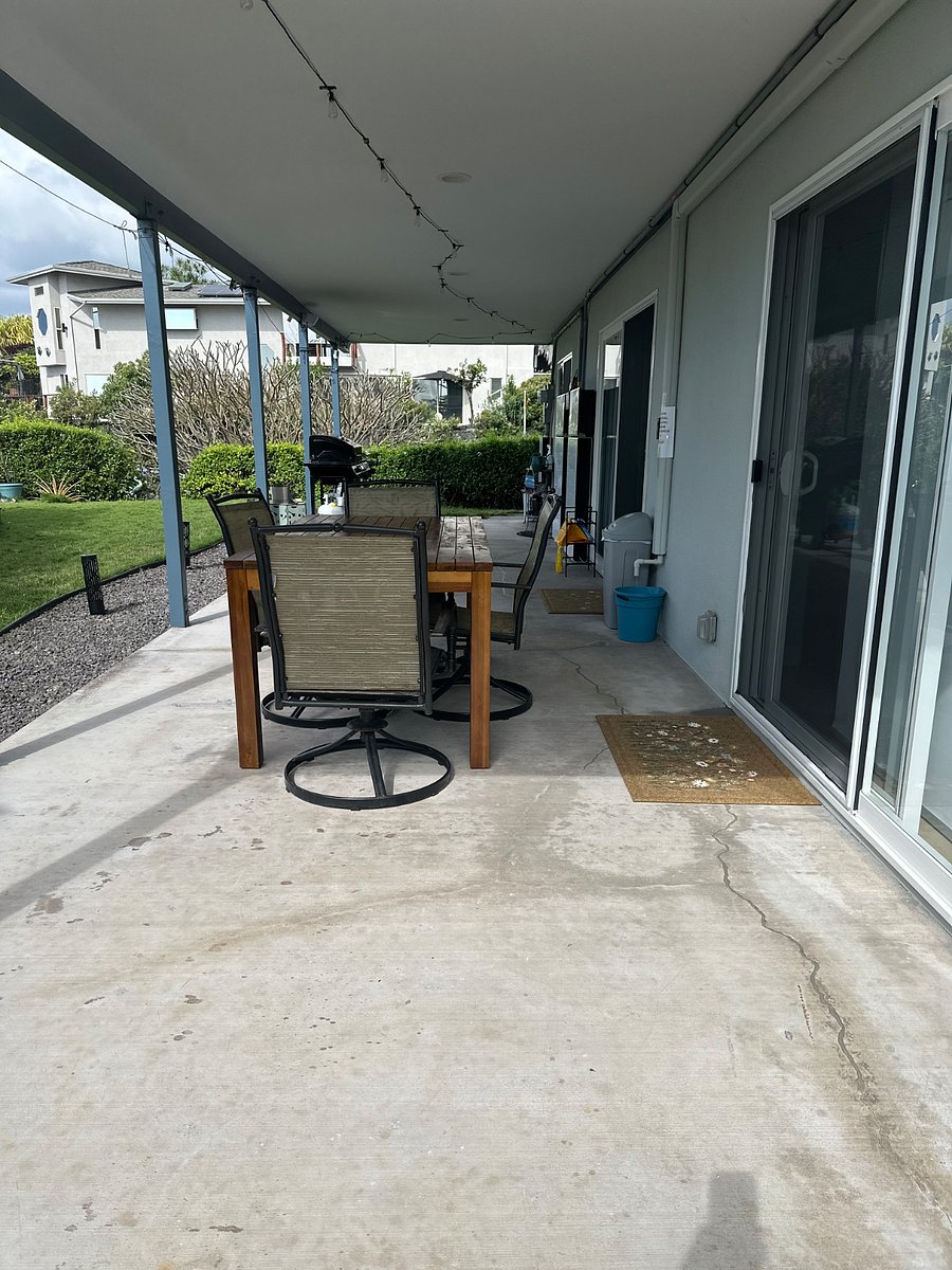 table and chairs for outdoor dinning